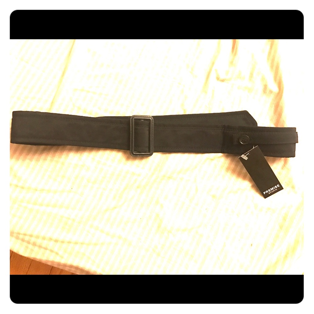 Black belt. Material feels like fabric. Medium